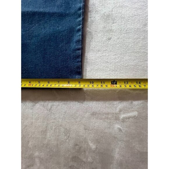 Womens Levis High Waisted Mom Ripped Jeans Size 26x38 - Picture 15 of 16